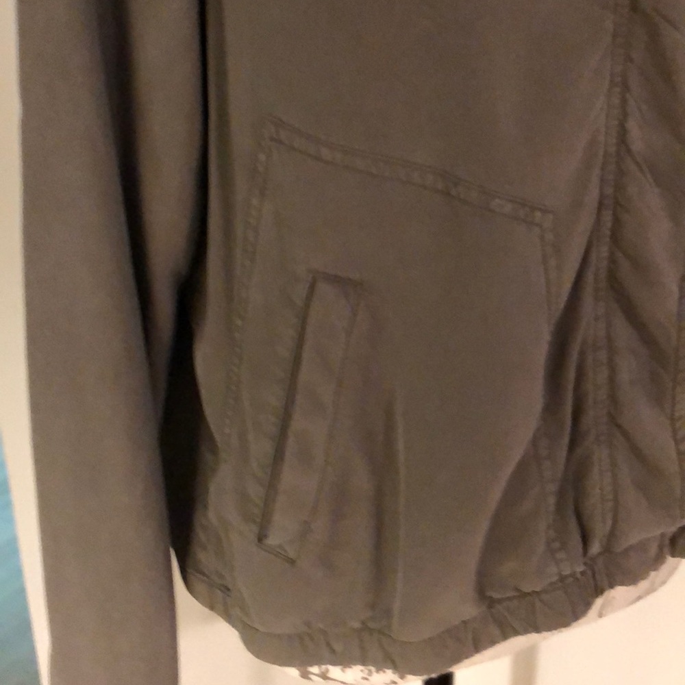 Silk jacket - Picture 2 of 8